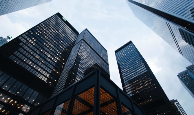 品牌連鎖集團解決方案-由總部負責采購商城整體運營，各部門及上千家門店用戶，可在采購商城自主選購，實時下單，也支持總部或各區域部門為門店代理采購，集中批量下單，貨物由供應商直接配送到終端門店。-mb-甄云科技